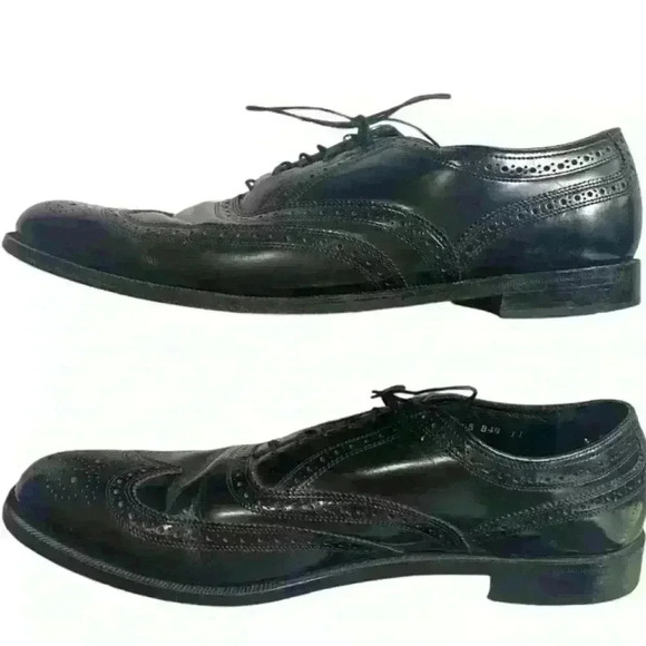 Florsheim Men's Black Dress shoes size 10. Wingtip Style. - Picture 3 of 8